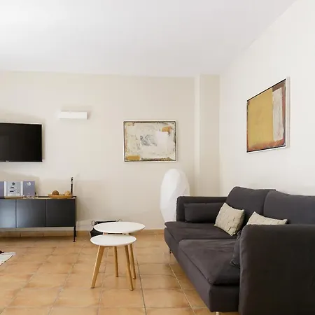 Apartament Lets Holidays New Close To The